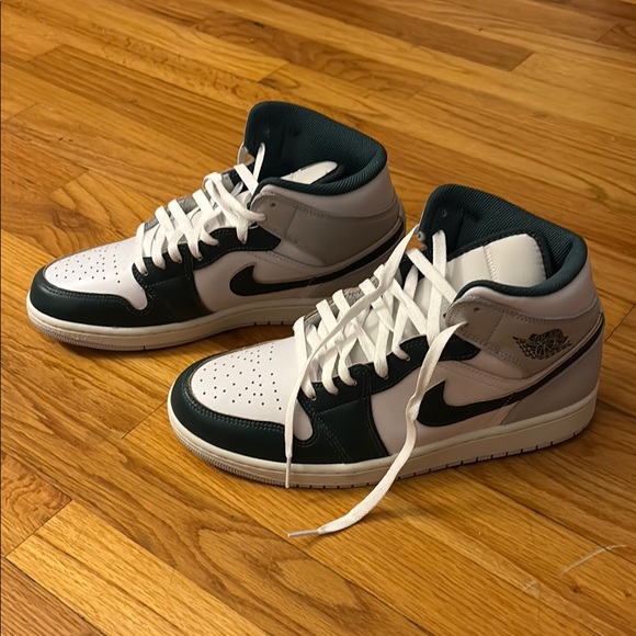 Jordan Sneakers White and Green- Never Worn! - Picture 4 of 6